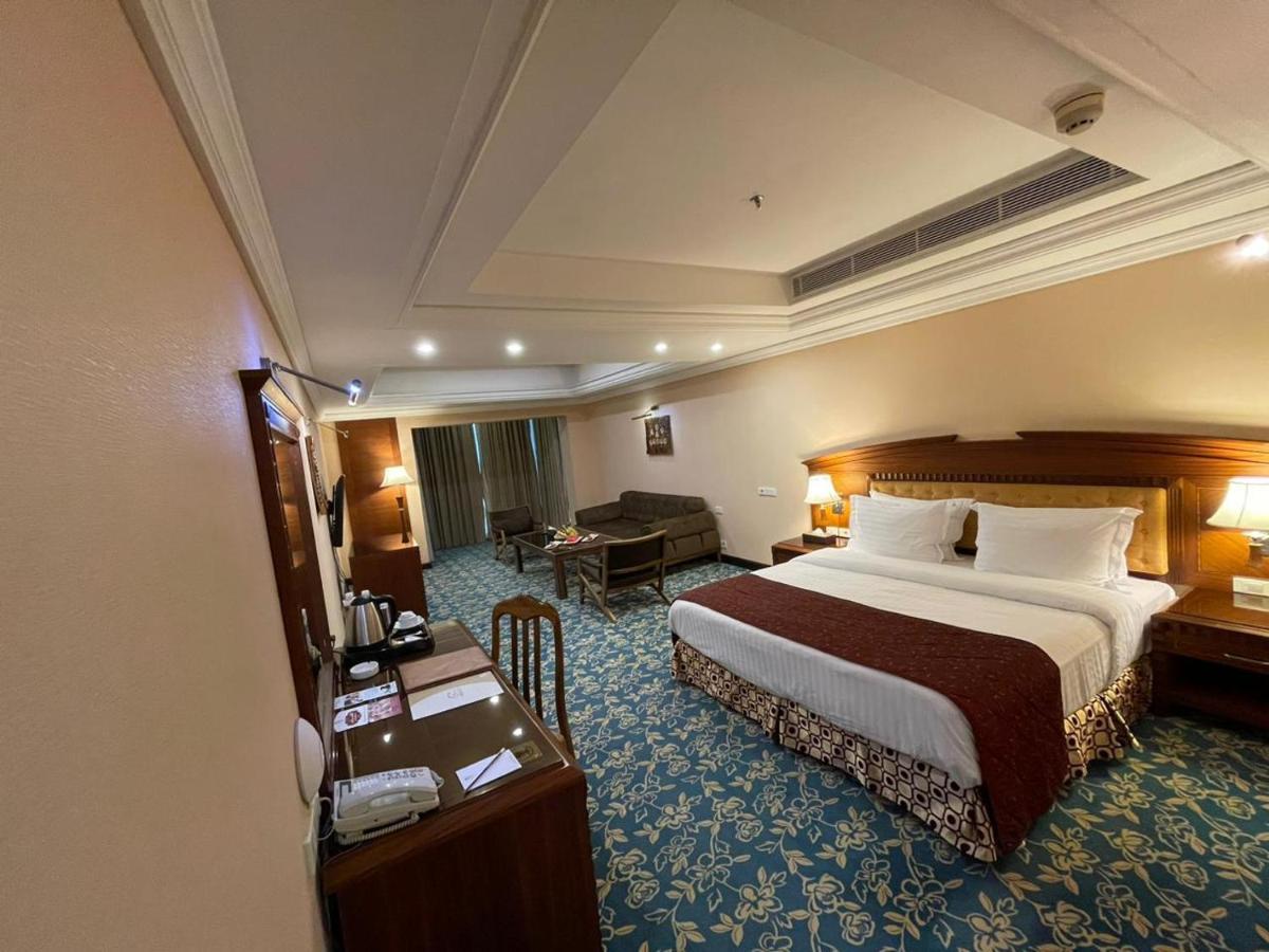 Basra International Hotel Esterno foto