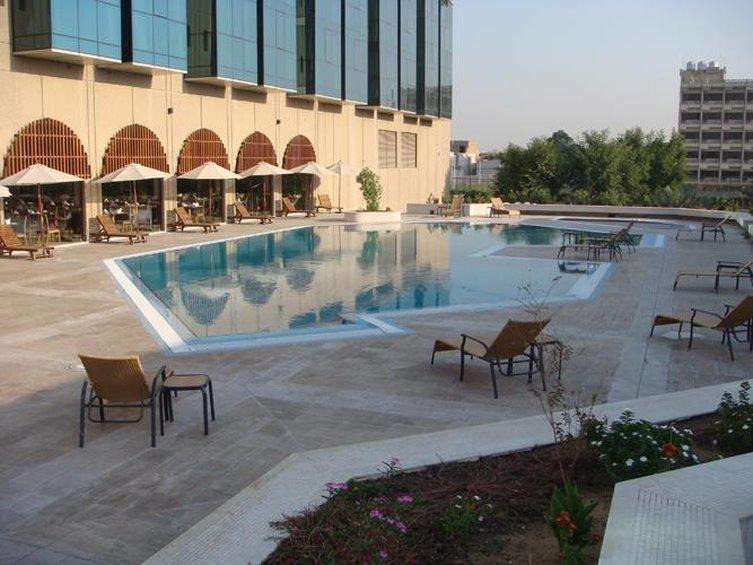 Basra International Hotel Esterno foto