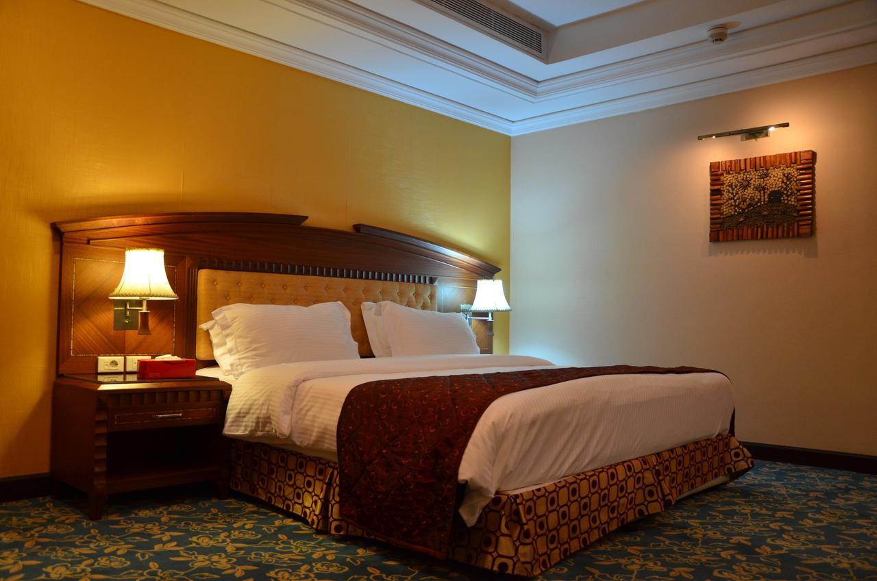 Basra International Hotel Esterno foto